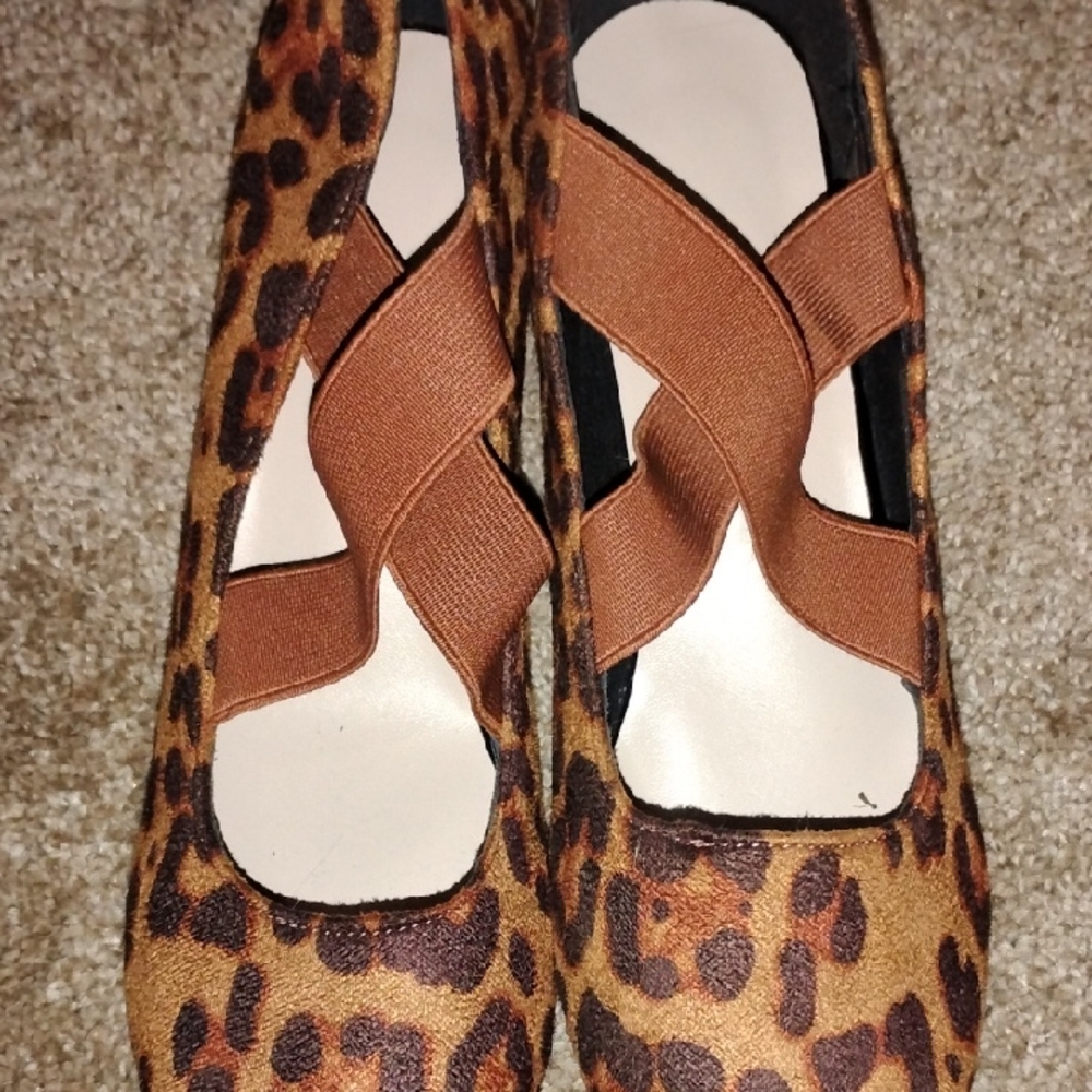 Source Unknown Leopard Print Flats with Brown Straps